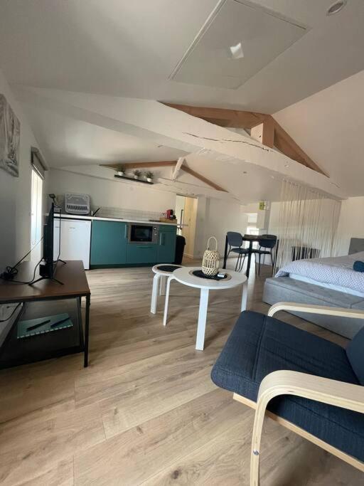 Studio Neuf Lumineux Climatise Blaye Dış mekan fotoğraf